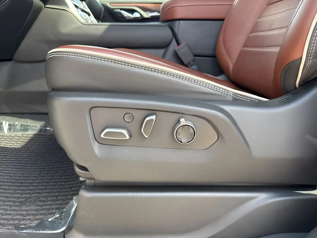 Used 2023 WHITE FROST TRICOAT GMC Denali Ultimate image 11