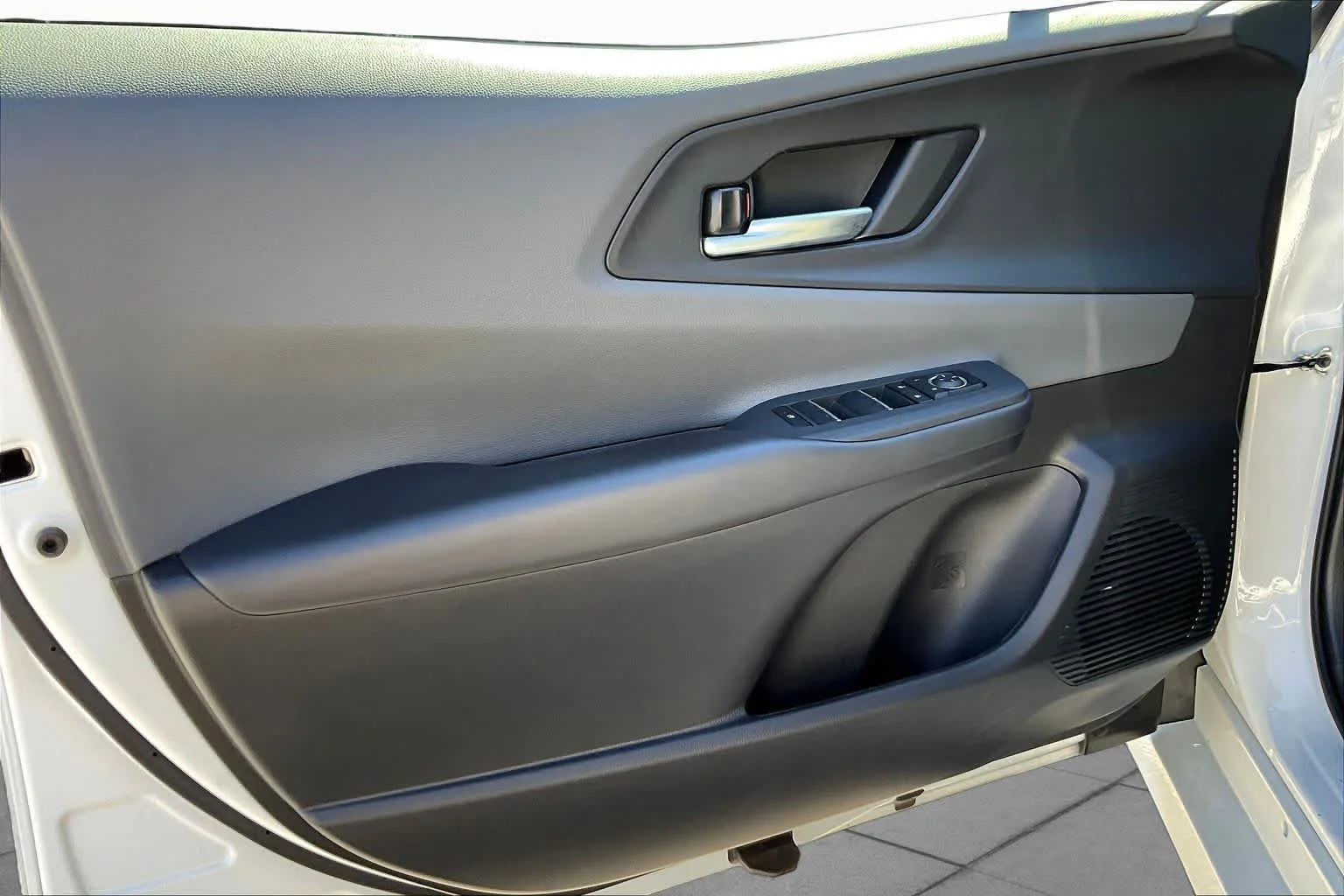 Used 2025 Wind Chill Pearl Toyota XLE image 21