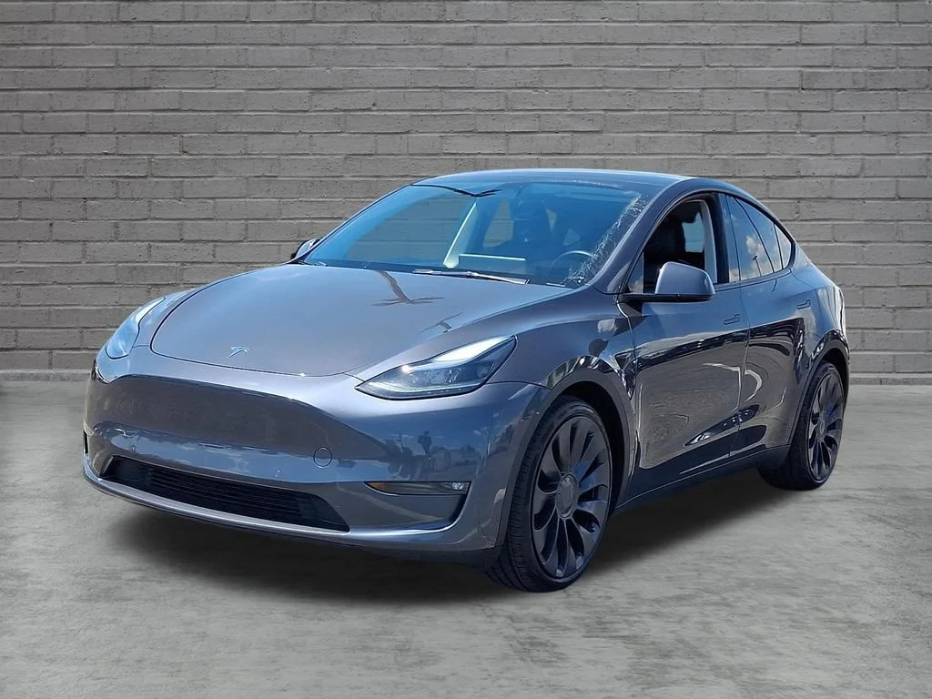 Used 2022  Tesla Performance image 4