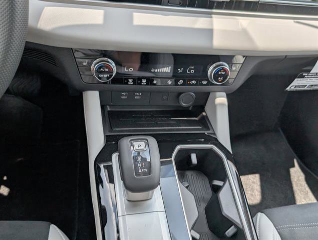 Used 2025 White Diamond Mitsubishi SE image 36