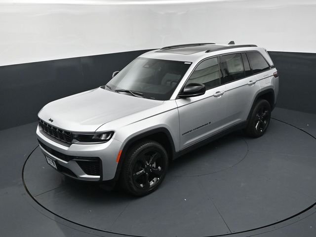 New 2026 Silver Zynith Exterior Paint Jeep Limited image 14