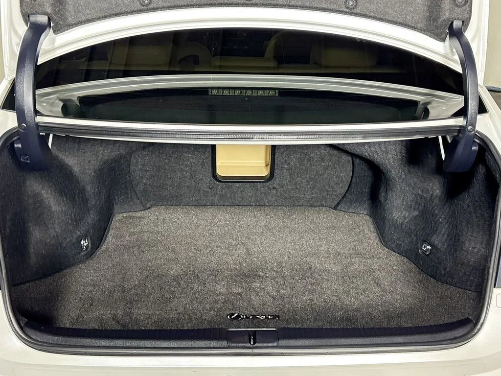 Used 2018 White Pearl Lexus 350 image 21