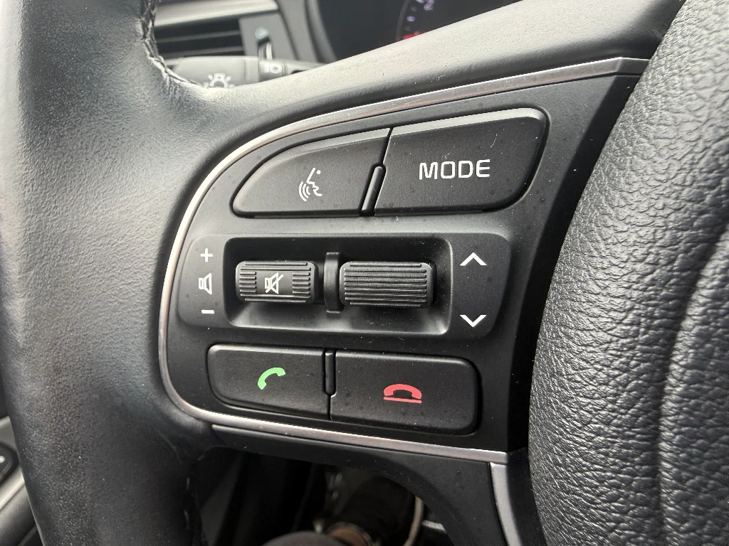 Used 2018 Snow White Pearl Kia LX image 17