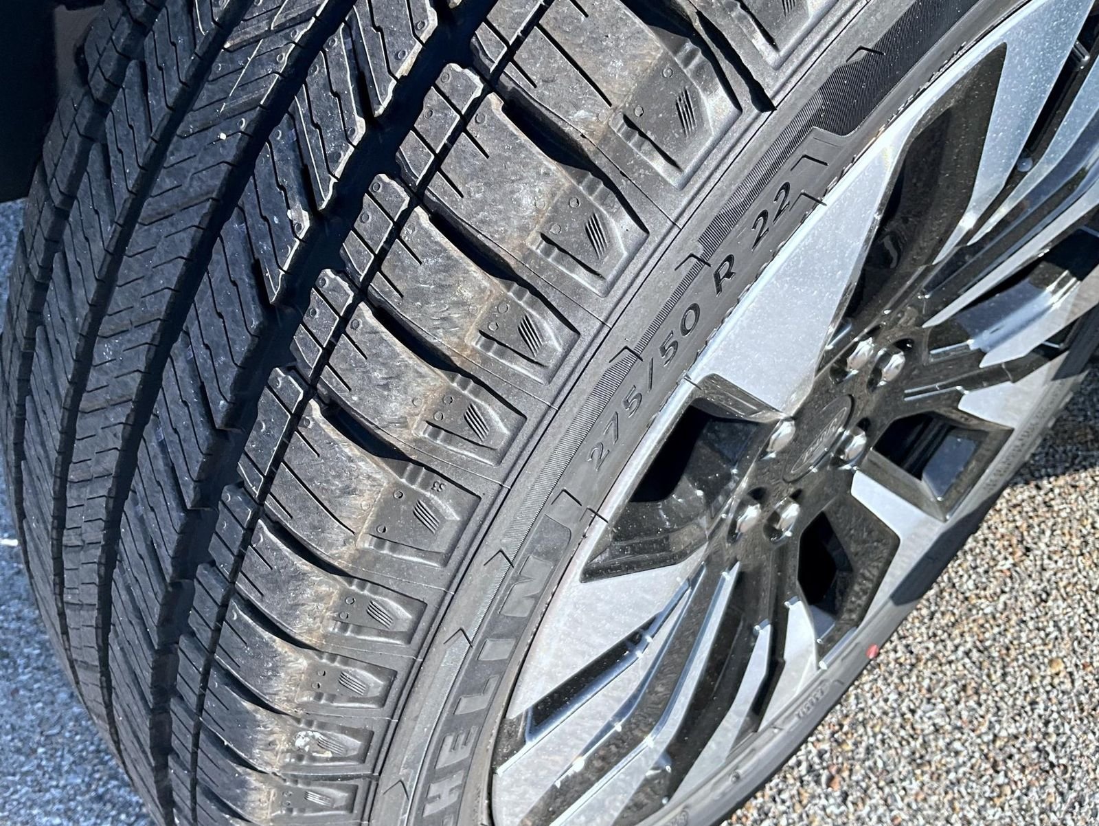 New 2027 Glacier Gray Metallic Tri-Coat Ford Platinum image 28