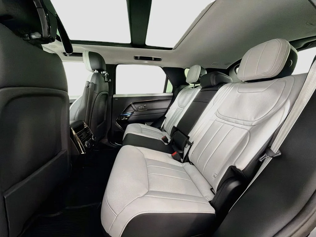 New 2027 Santorini Black Land Rover  image 26