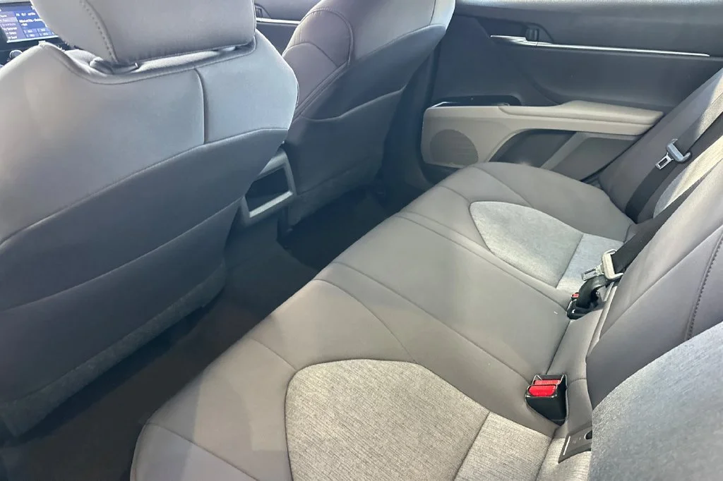 Used 2020 White Toyota LE image 12