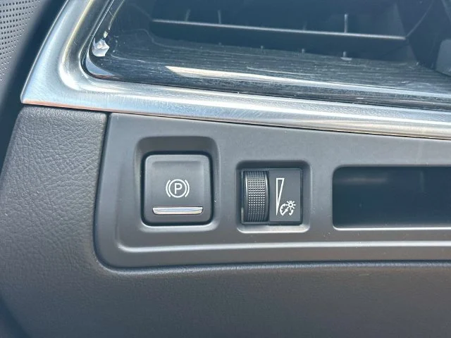 Used 2025 Silver Cadillac Premium Luxury image 28
