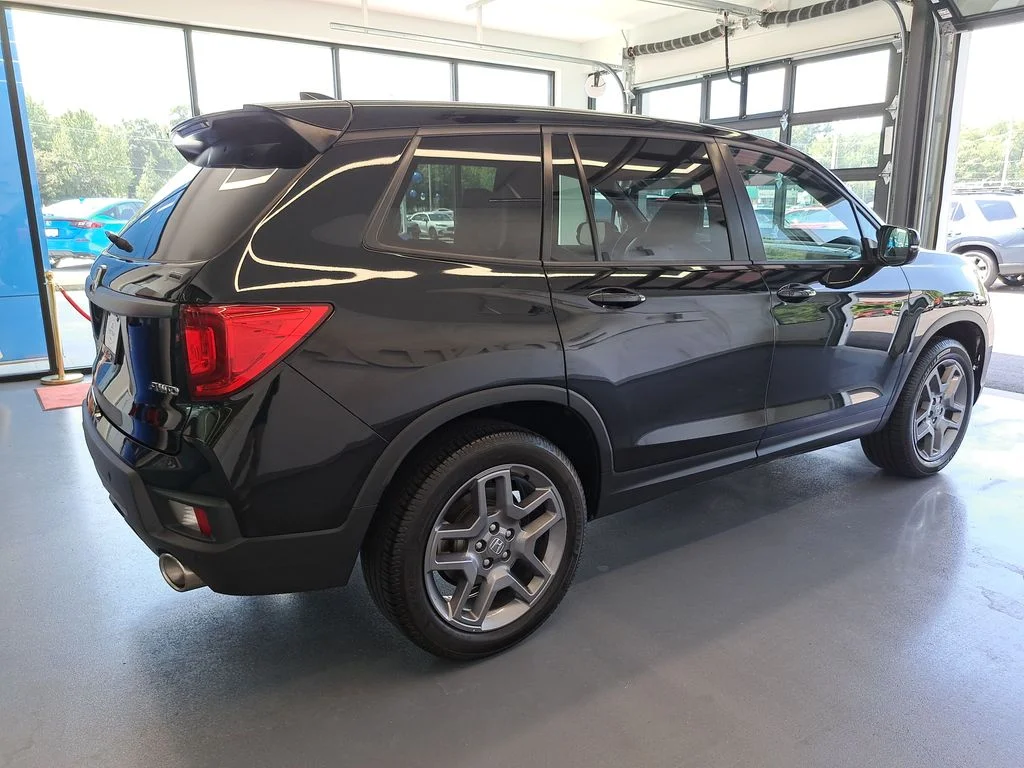 Used 2023 Beige Honda EX-L image 11