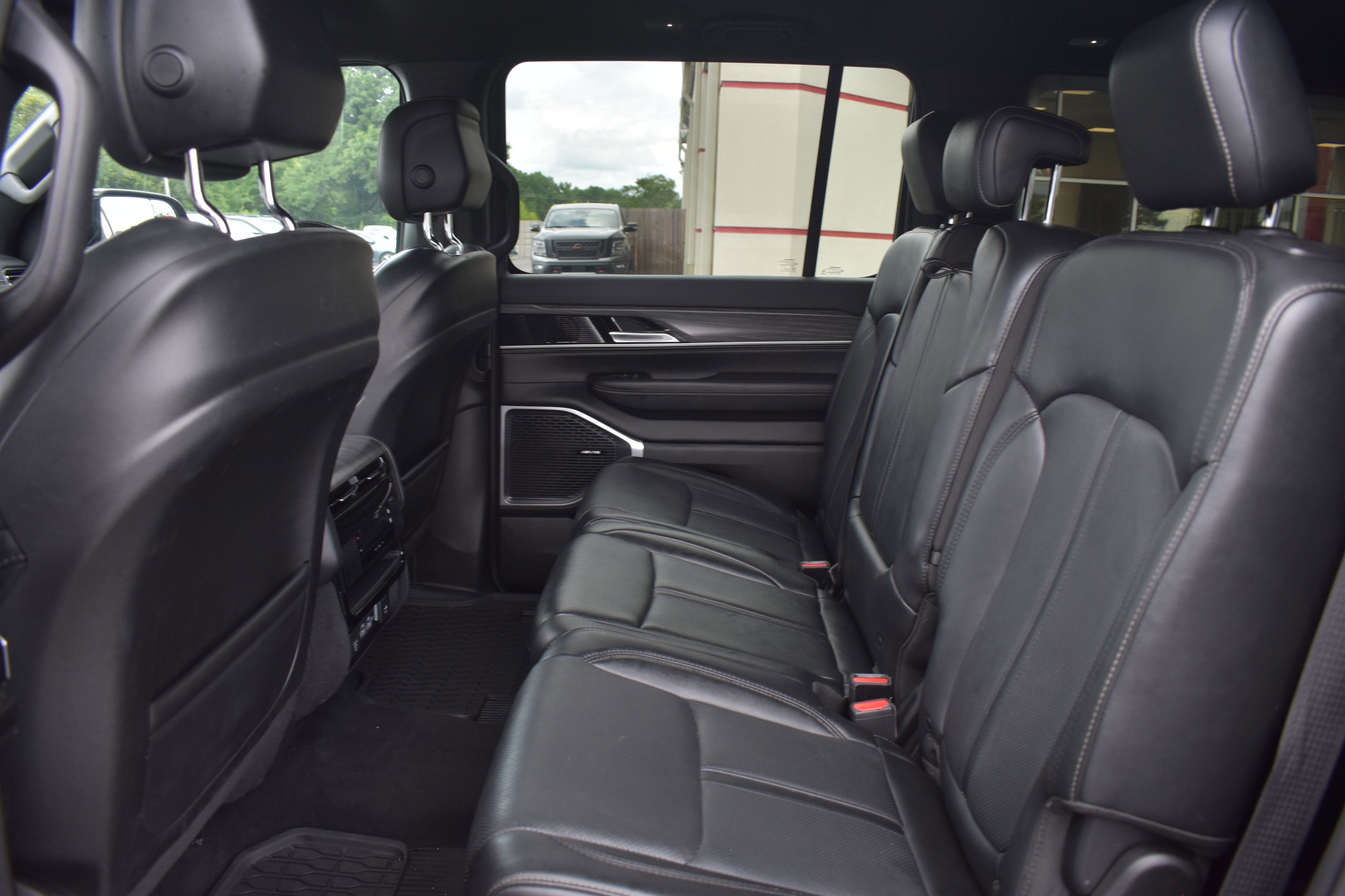 Used 2023 Diamond Black Crystal Pearlcoat Jeep Series II image 15
