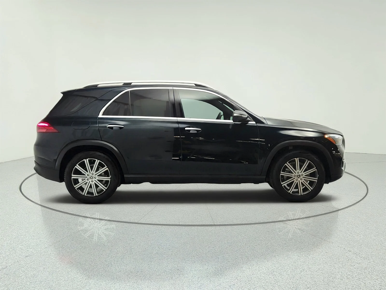 Certified Used 2024 Emerald Green Metallic Mercedes-Benz GLE 350 image 4