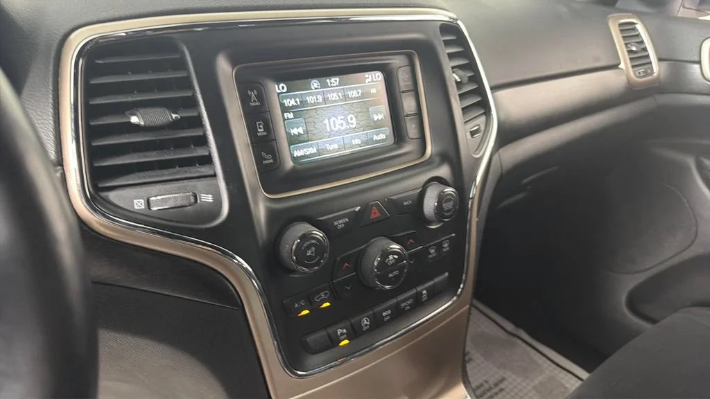 Used 2017 White Jeep Laredo image 22