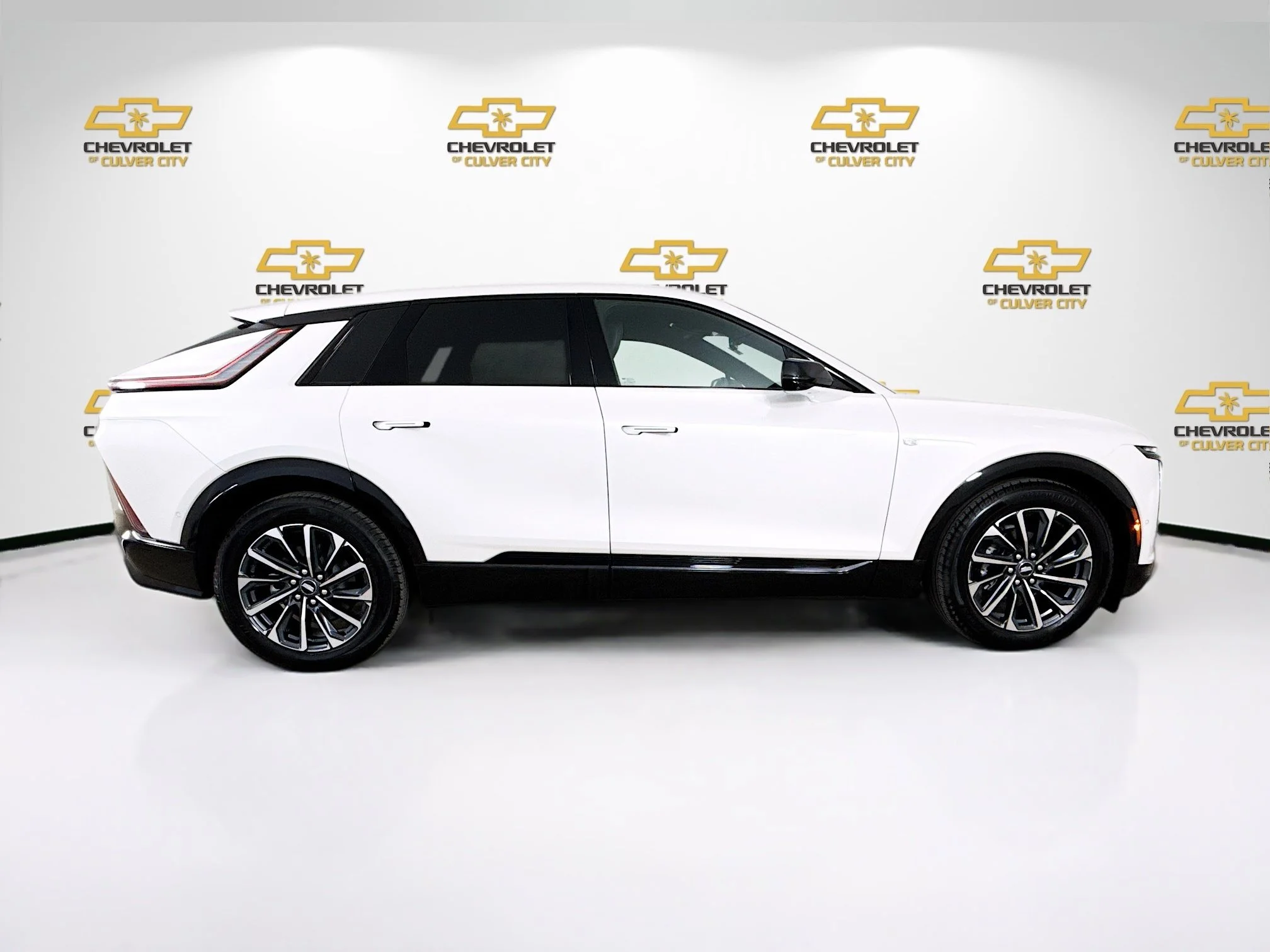 Used 2025 Crystal White Tricoat Cadillac Sport 1 image 9