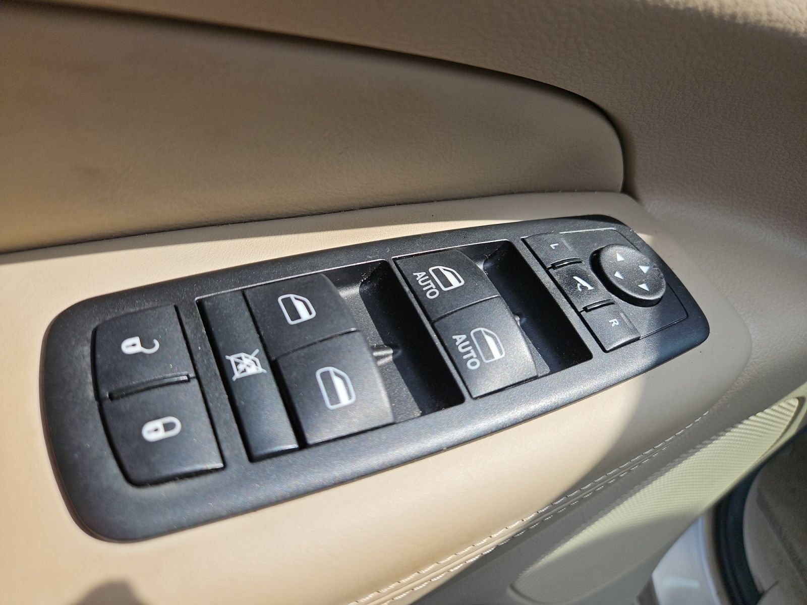 Used 2014 Gold Jeep Overland image 21