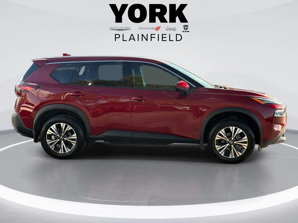 Used 2021 Red Nissan SV image 4