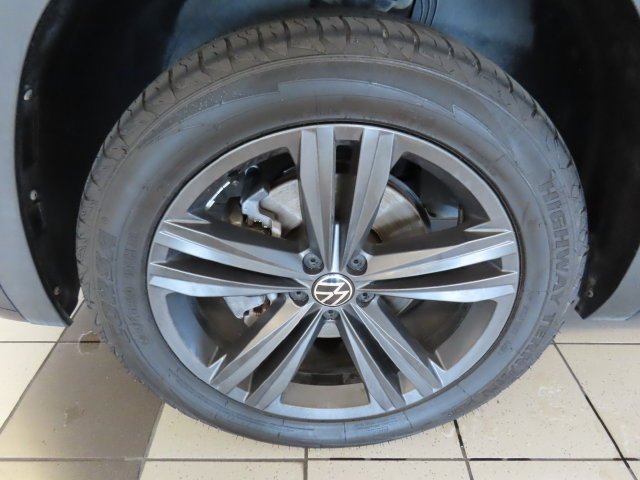 Used 2021 Blue Volkswagen 3.6L V6 SE w/Technology R-Line image 16