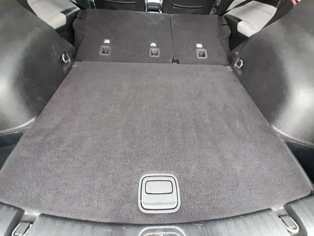 Used 2024  Jeep Latitude image 44