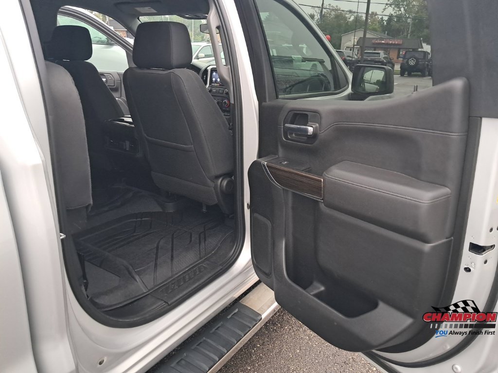 Used 2019 Silver Chevrolet RST image 27