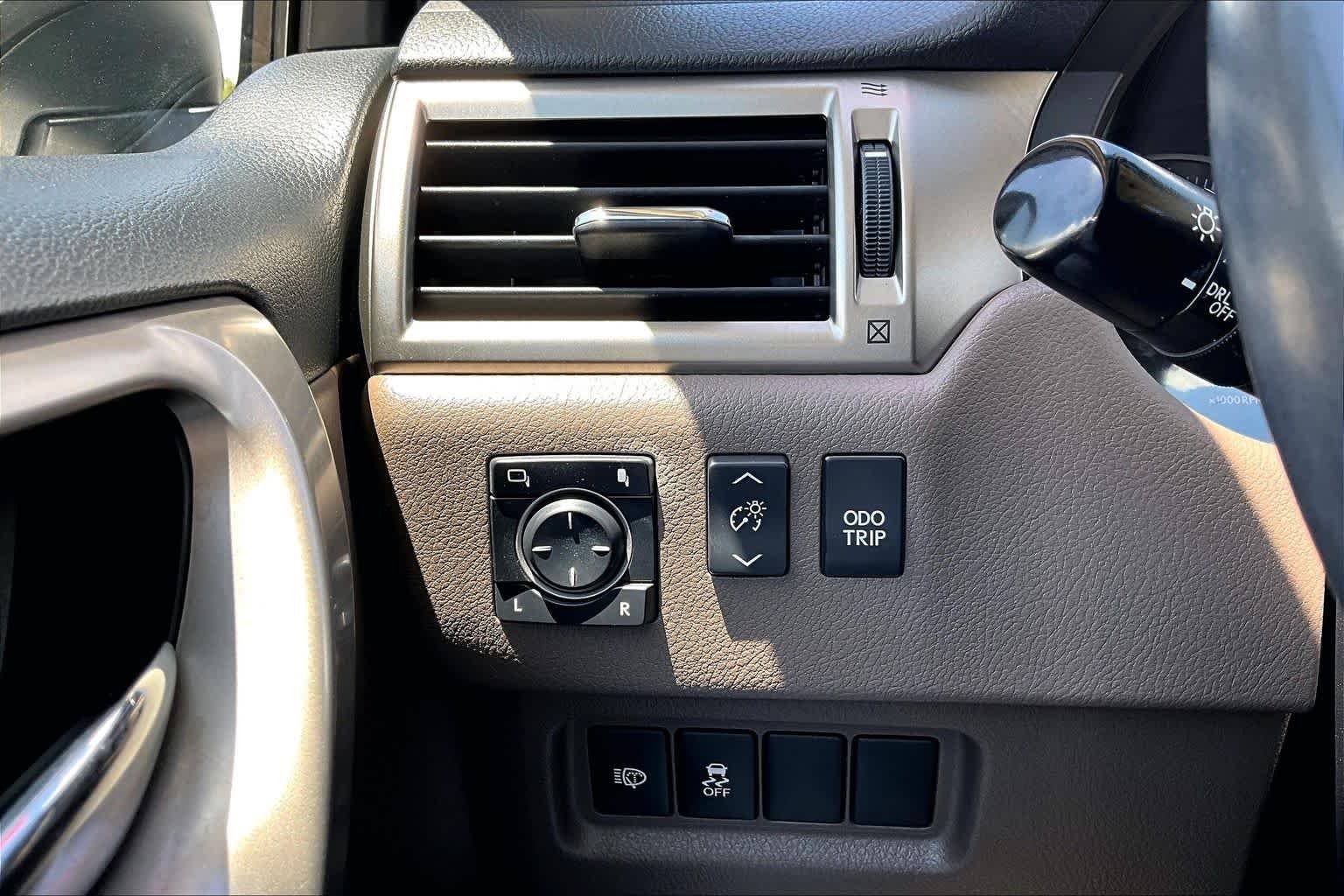 Used 2016 Starfire Pearl Lexus  image 35