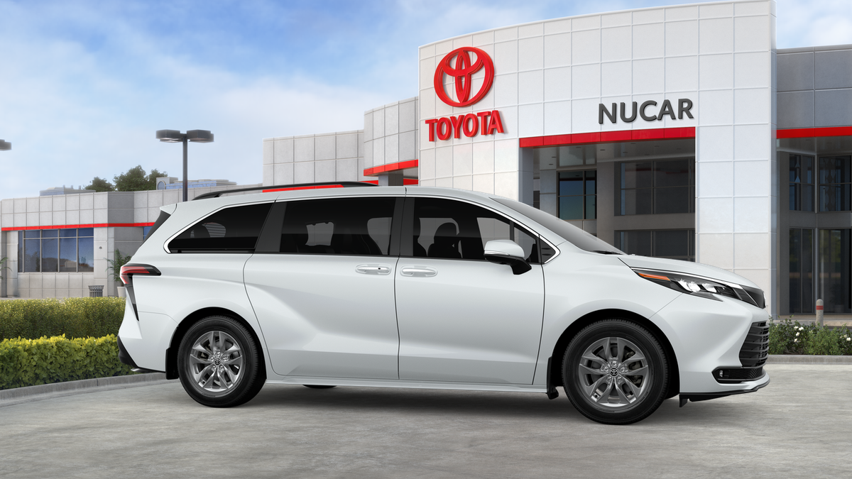 2026 Toyota Sienna — photo 13