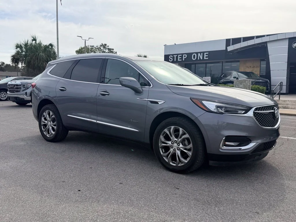 Used 2018 Gray Buick Avenir image 8