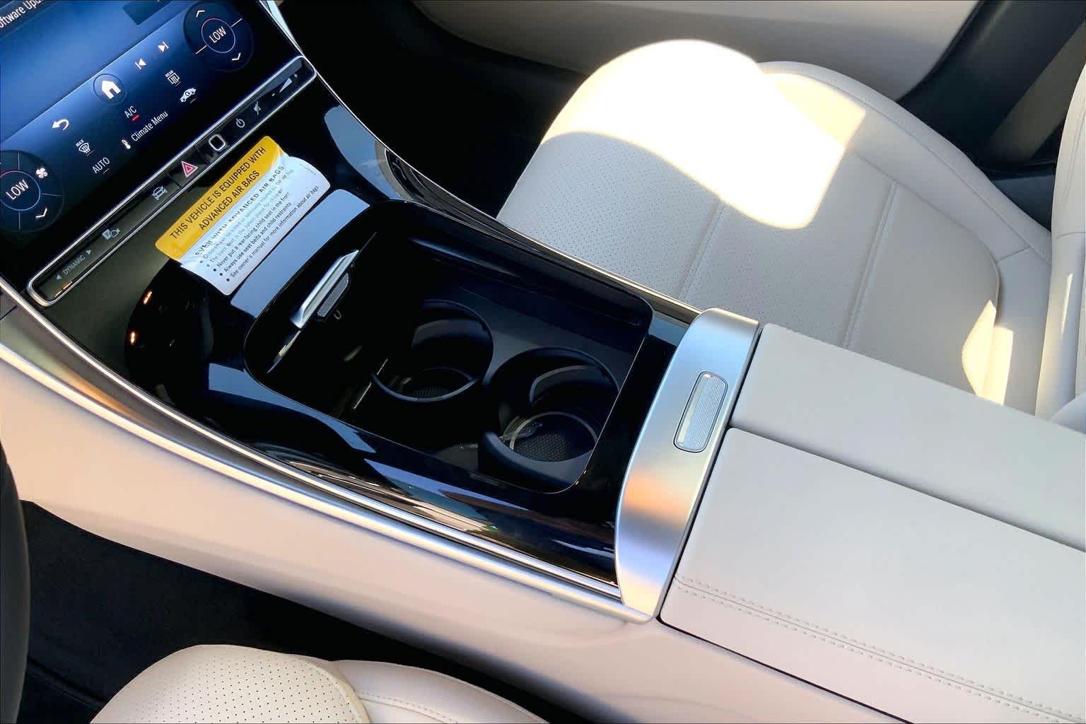 New 2026 Polar White Mercedes-Benz GLC 300 image 7