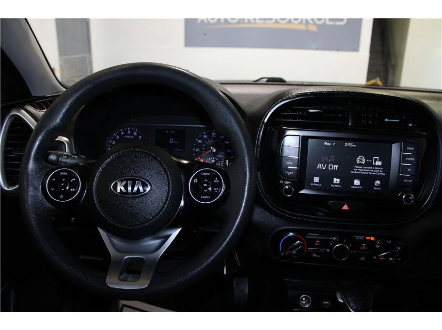 Used 2020 Snow White Pearl Kia LX image 31
