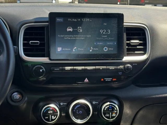 Used 2025 Lunar White Hyundai SEL image 18