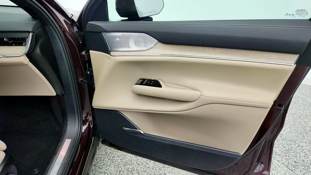 Used 2025 Mulberry Metallic Volvo Twin Motor Performance Ultra 6-Seater w/ Bowers & Wilkins Audio image 24
