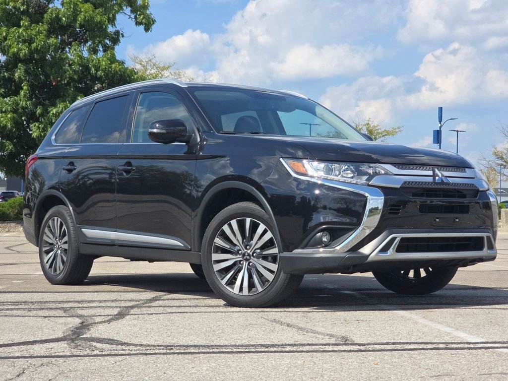 Used 2019 Labrador Black Metallic Mitsubishi  image 2