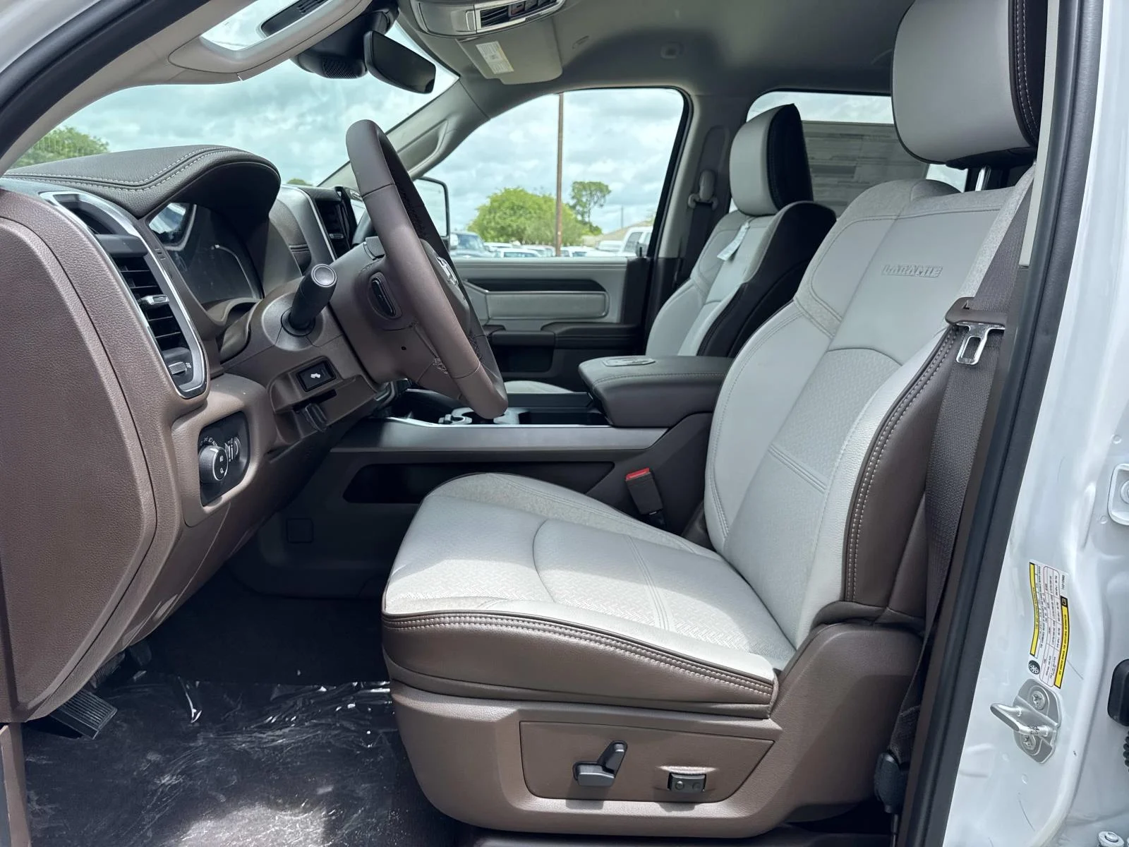 New 2026 Bright White Clear-Coat Exterior Paint RAM Laramie image 8
