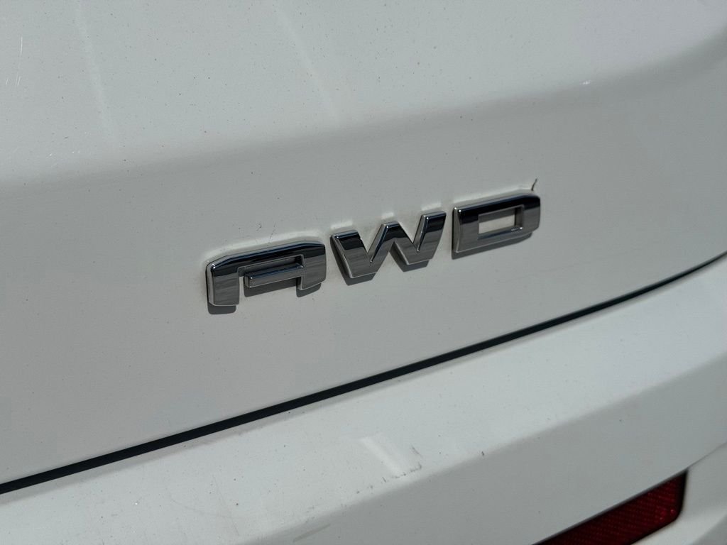 Used 2023 White GMC Denali image 16