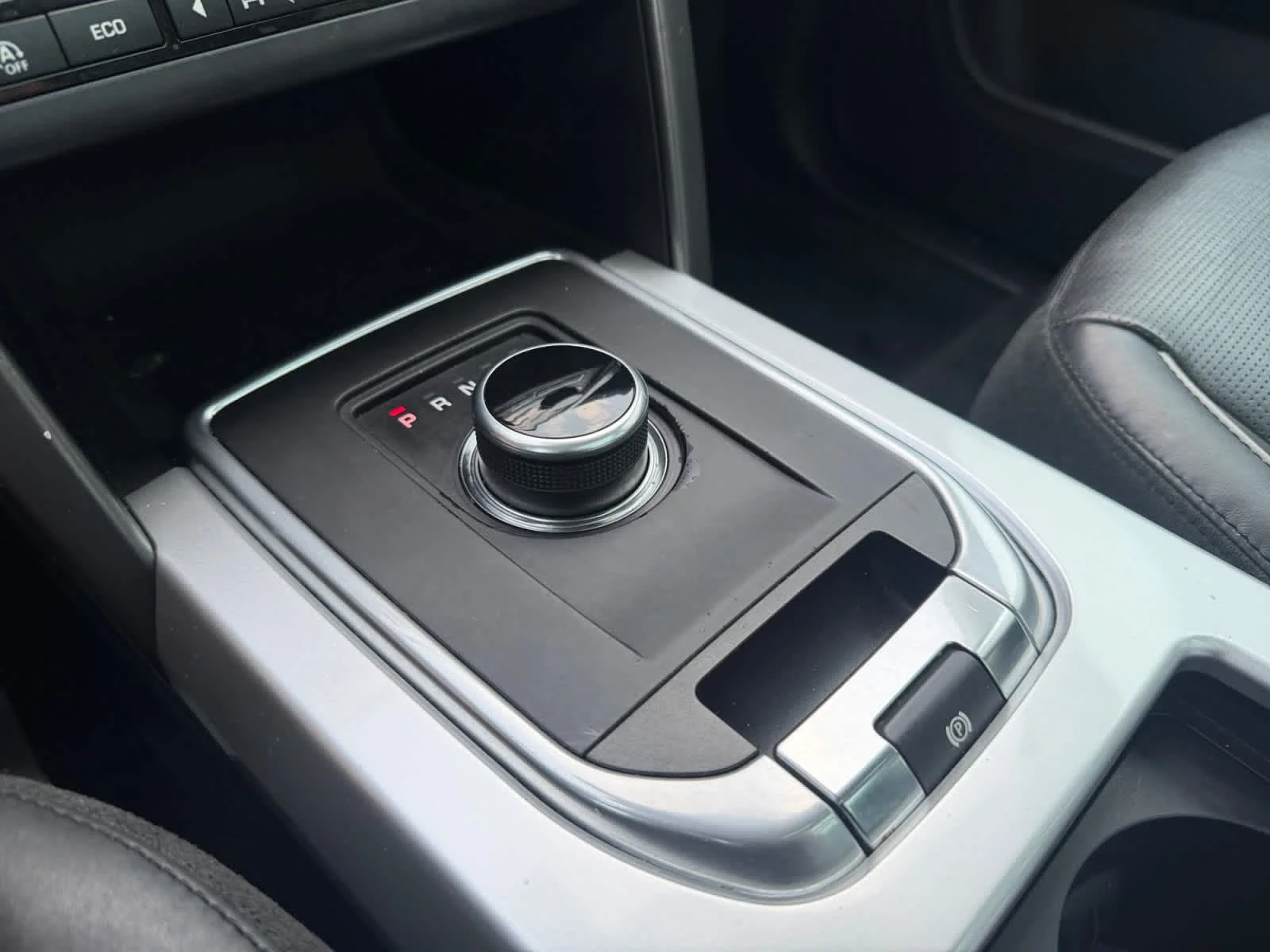 Used 2018 Corris Grey Metallic Land Rover HSE image 27