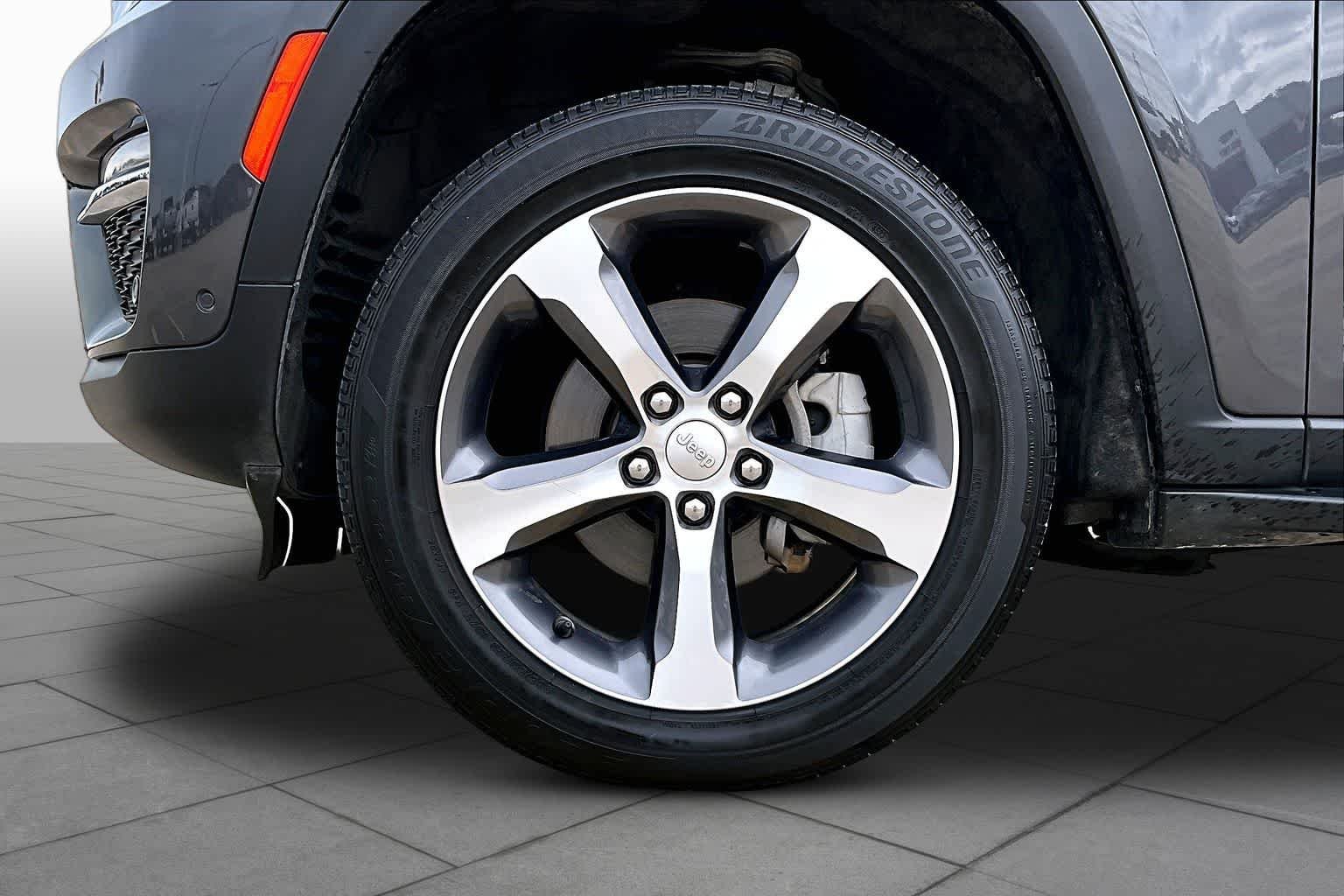 Used 2024 Baltic Gray Metallic Clearcoat Jeep Limited image 14