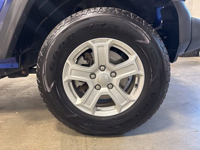 Used 2020 Ocean Blue Metallic Clearcoat Jeep Sport S image 11