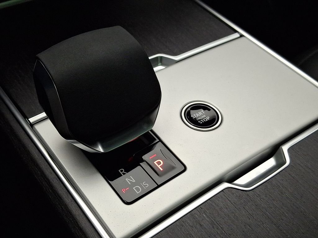 New 2026 Carpathian Grey Land Rover SE image 12