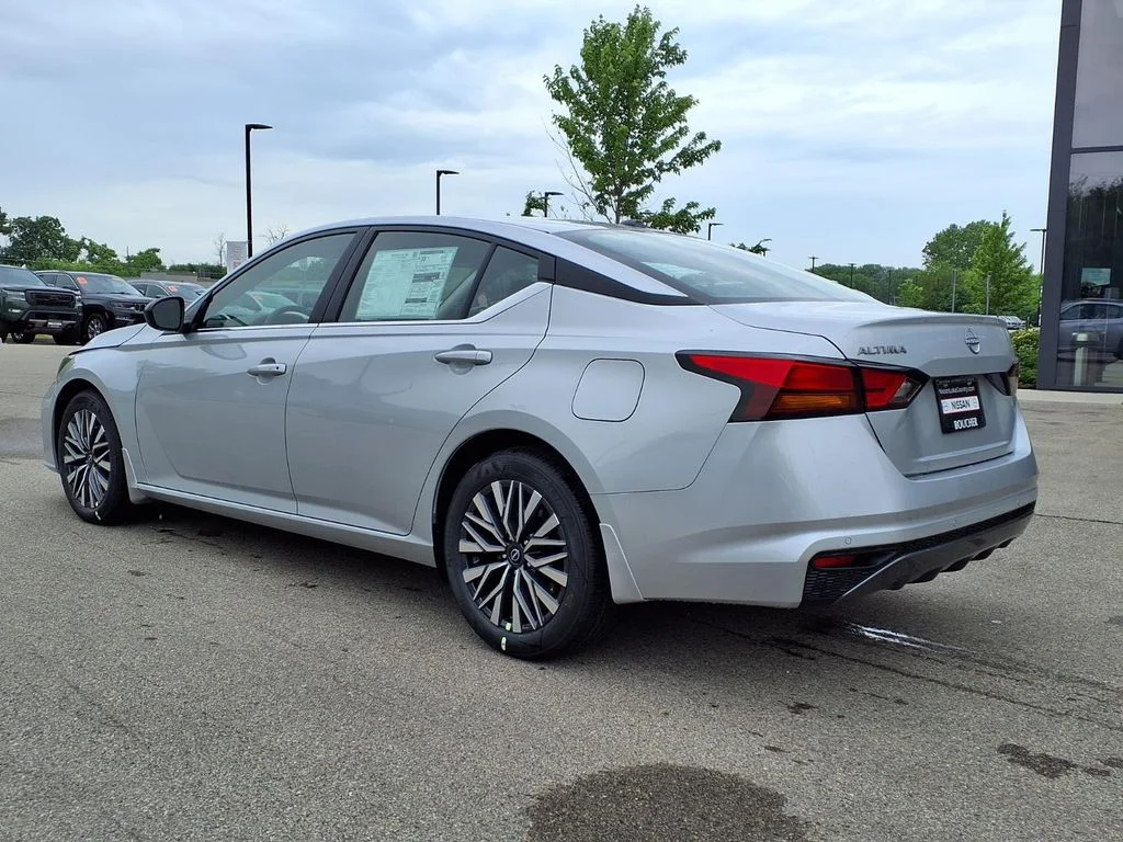 New 2026 Silver Nissan 2.5 SV image 5