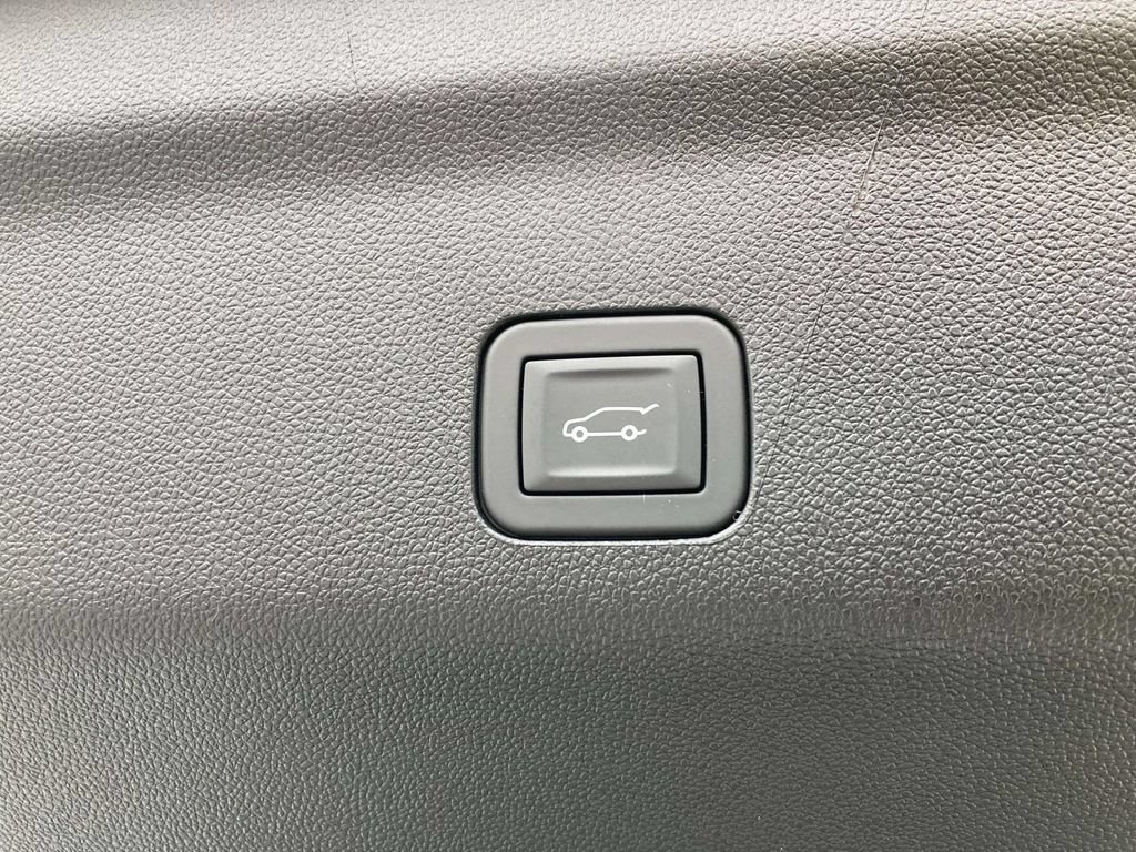 New 2026 Polar White Tricoat Chevrolet High Country image 12