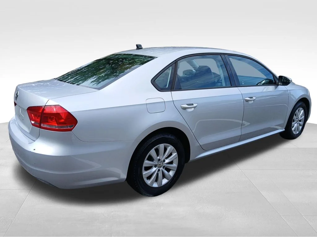 Used 2012 Silver Volkswagen 2.5 S image 5