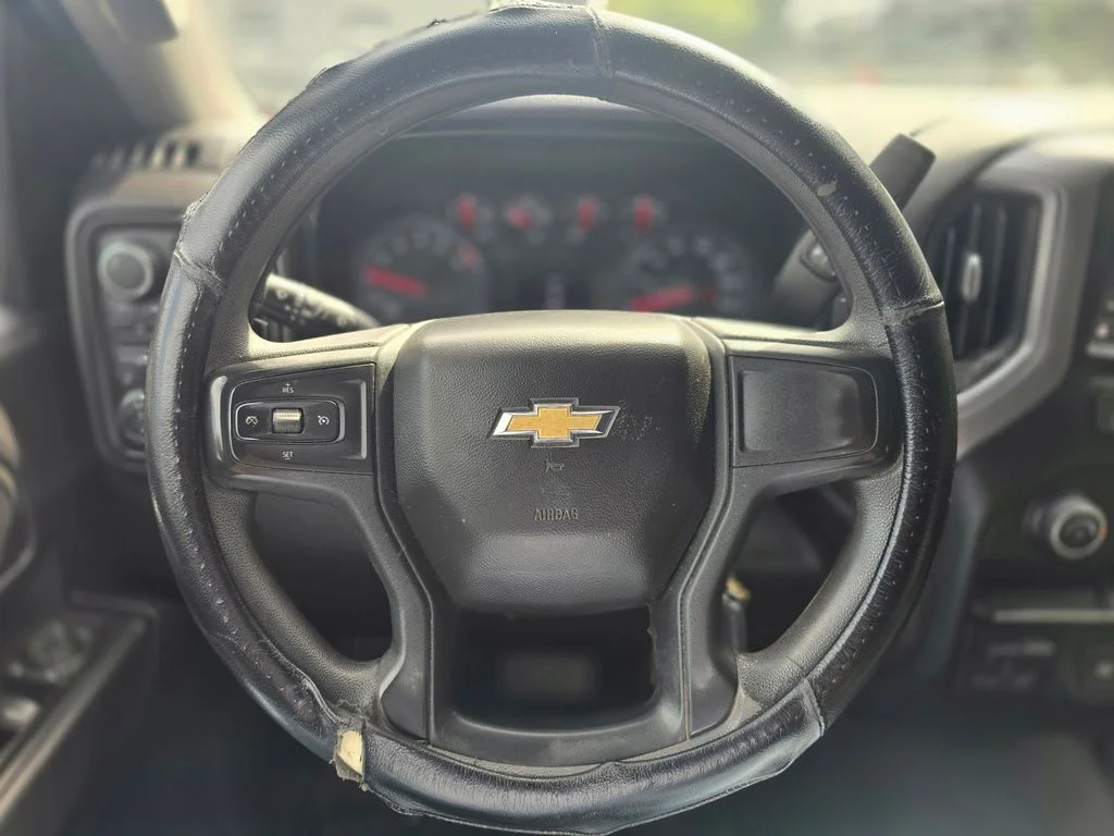 Used 2022 Silver Chevrolet Custom image 9