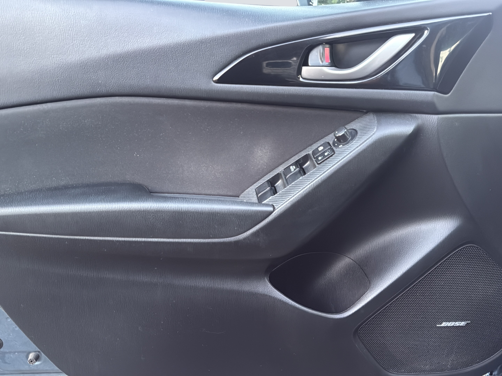 Used 2016 Blue Mazda i Grand Touring image 19