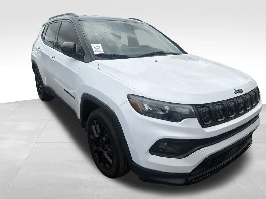 Used 2022 White Jeep Altitude image 5