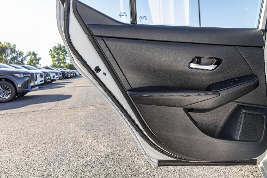 Used 2023 White Nissan SV image 28