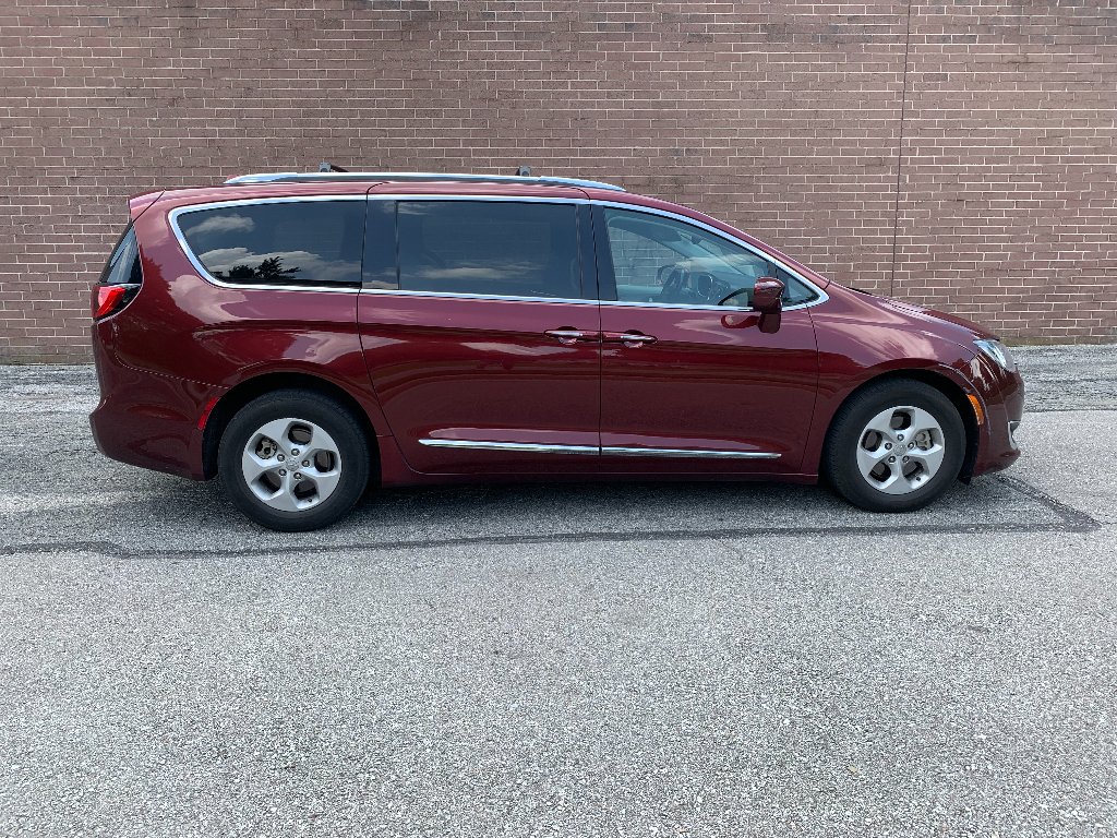 Used 2017 Velvet Red Pearlcoat Chrysler Touring-L Plus image 6