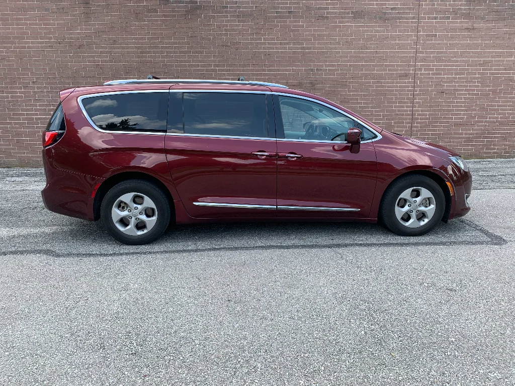 Used 2017 Velvet Red Pearlcoat Chrysler Touring-L Plus image 6