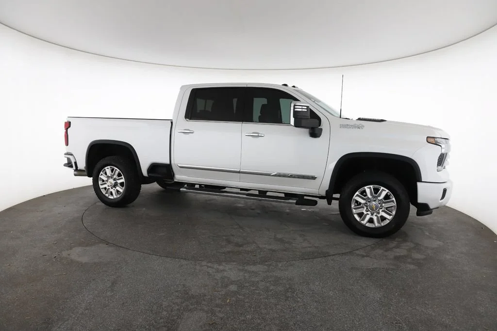Certified Used 2025 Iridescent Pearl Tricoat Chevrolet High Country image 15
