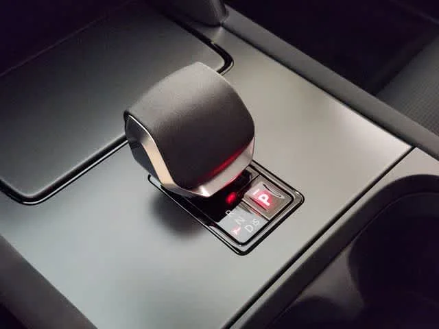 Used 2025 Fuji White Land Rover S image 18
