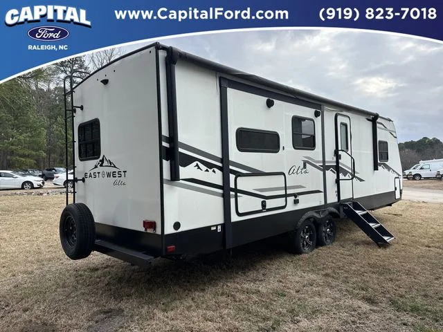 Used 2021  East to West CT 2810 KIK image 8