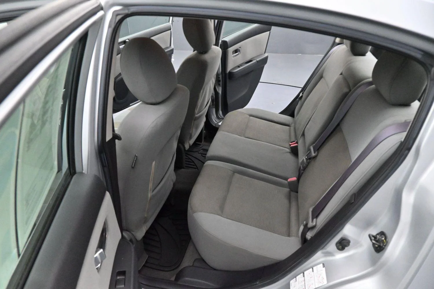 Used 2010 Brilliant Silver Metallic Nissan 2.0 SR image 22