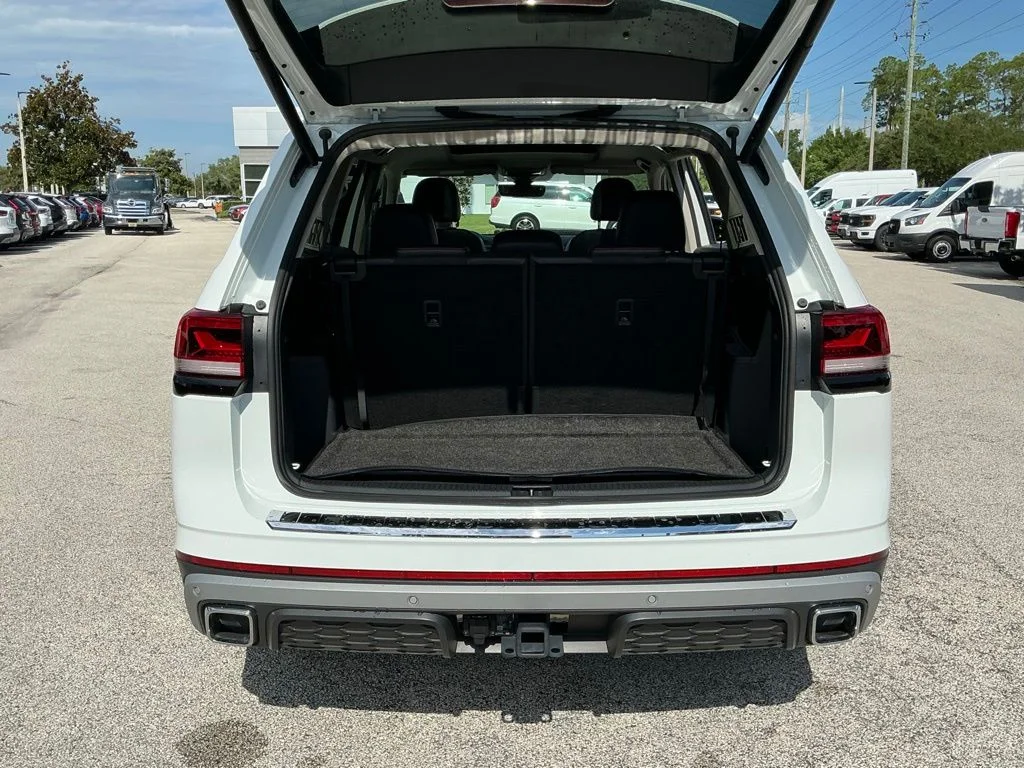 Used 2024 White Volkswagen 2.0T Peak Edition SE w/Technology image 25