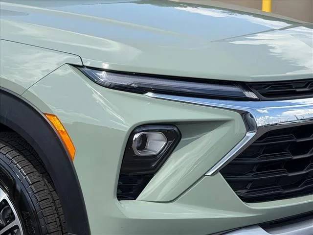 Used 2025 Green Chevrolet LT image 6